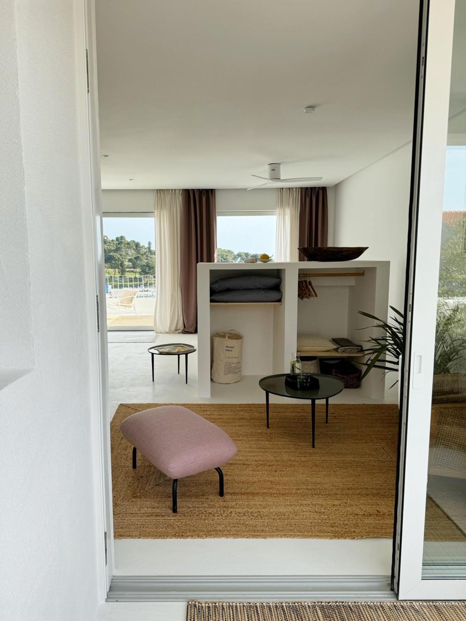 Sol Melba Boutique Studios - Maslinica Room photo